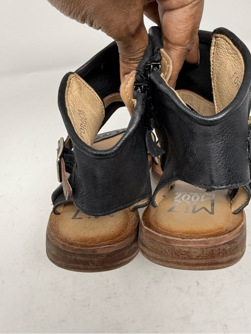 Miz Mooz Black Leather Strapped Sandals Flats Vacay Beach Summer Women’s US 7.5 - Picture 3 of 11